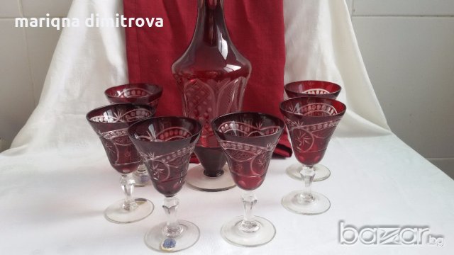 Кристални чаши цветен червен кристал и гарафа , снимка 3 - Антикварни и старинни предмети - 17470279
