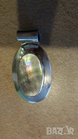Сребърен медальон със седеф, снимка 2 - Колиета, медальони, синджири - 24346210