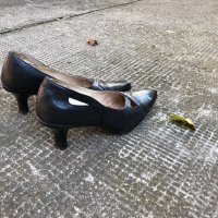 Черни обувки естествена кожа на ниско токче 37 номер, снимка 4 - Дамски елегантни обувки - 22716482