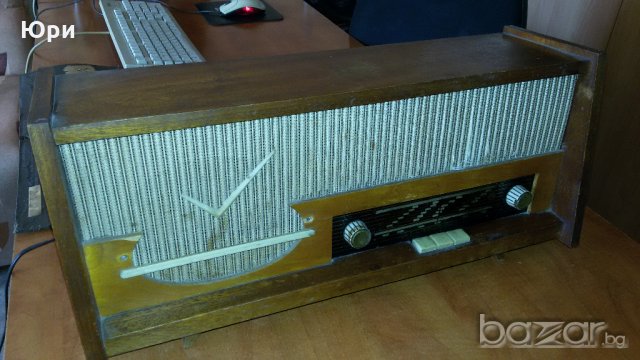 Продавам автентичен работещ радиоприемник Чайка производство 1962г, снимка 2 - Антикварни и старинни предмети - 21167690