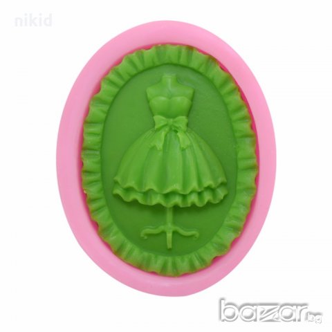 Рокля на манекен в овал рамка  силиконов молд форма украса декор торта фондан шоколад сапун гипс мъф