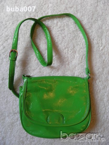 Зелена дамска чантичка