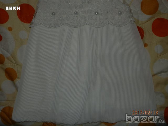 Бяла рокличка с перлички 9-12м, снимка 3 - Бебешки рокли - 17664416