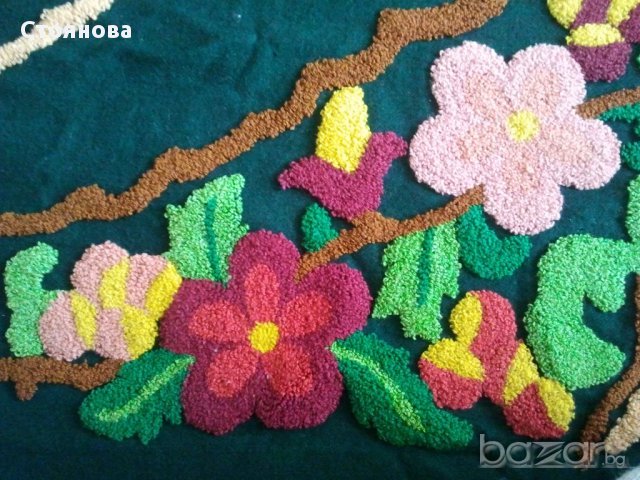 Ръчна изработка върху  вълна с размер 110/190 см. , снимка 2 - Пана - 11445739
