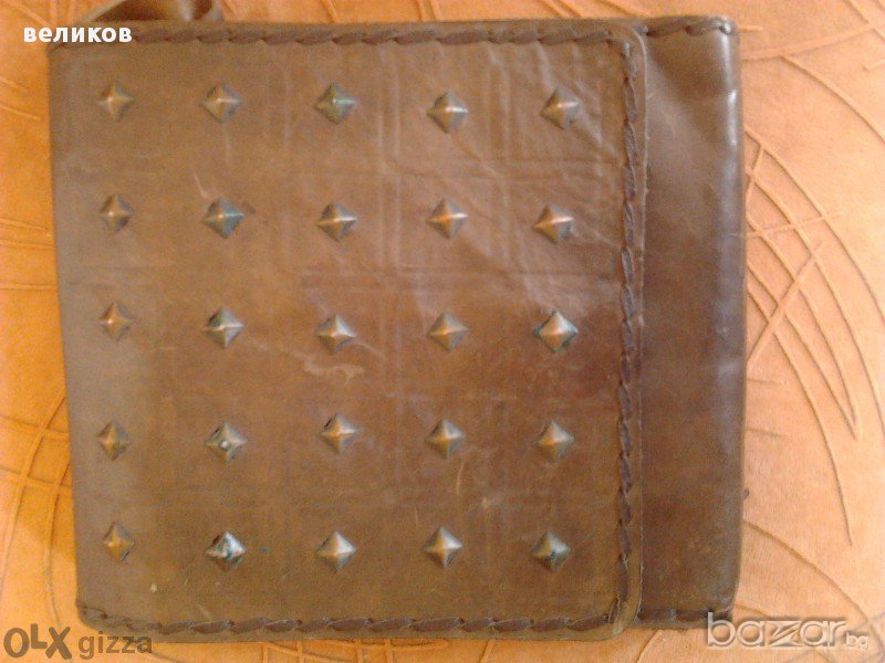 красива дамска чанта естествена телешка кожа с медни пирамиди от старото качество на изработка и мат, снимка 1