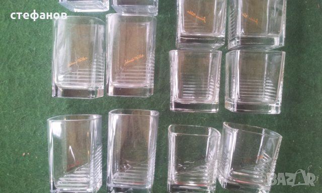 два различни комплекта от един лот чаши за уиски johnnie walcker, снимка 2 - Чаши - 25344913