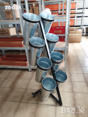 Цветарник с 8 Метални вази , снимка 1 - Саксии и кашпи - 25843408