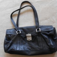 Дамска малка черна чанта   Prada 100 % кожа, снимка 2 - Чанти - 21281226