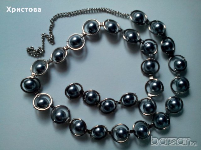 Гъвкав колан от метал и перлени топчета. 