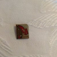 Малка значка на СССР, снимка 1 - Антикварни и старинни предмети - 25657406