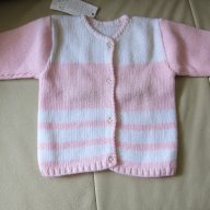 Прекрасна машинно плетена жилетка в бяло и розово размер 30, нова, снимка 7 - Детски пуловери и жилетки - 15826536