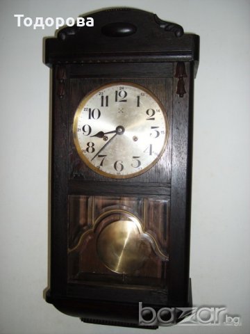 Старинен стенен кабинетен немски часовник.