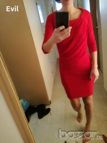 Нова червена рокля