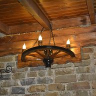 Етно стенна лампа-аплик от колело на каруца с ръчно изработени дървени чашки!, снимка 2 - Лампи за стена - 9066252