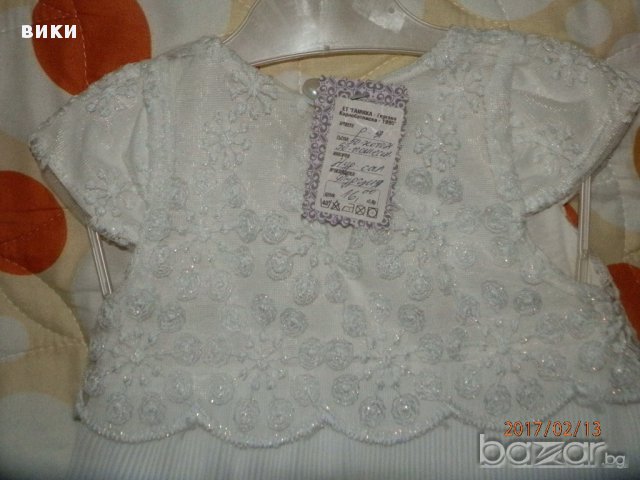 Бяла рокличка с перлички 9-12м, снимка 5 - Бебешки рокли - 17664416