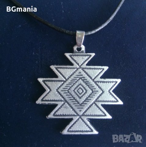 Ръчно изработени бижута медальони българска шевица оригинална и уникална визия, снимка 1 - Колиета, медальони, синджири - 24602560
