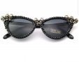 слънчеви очила котешки с черепи и кристали код 2401191, снимка 1 - Слънчеви и диоптрични очила - 24123540