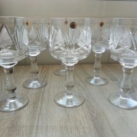 Кристални чаши за вино гравирани, снимка 1 - Антикварни и старинни предмети - 22330718