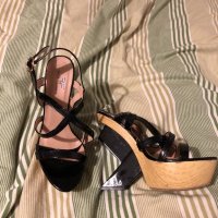 Екстравагантни черни сандали , снимка 2 - Дамски обувки на ток - 24841950