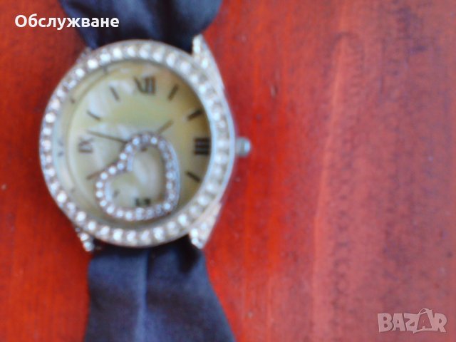 Красив дамски часовник с "диаманти", снимка 1