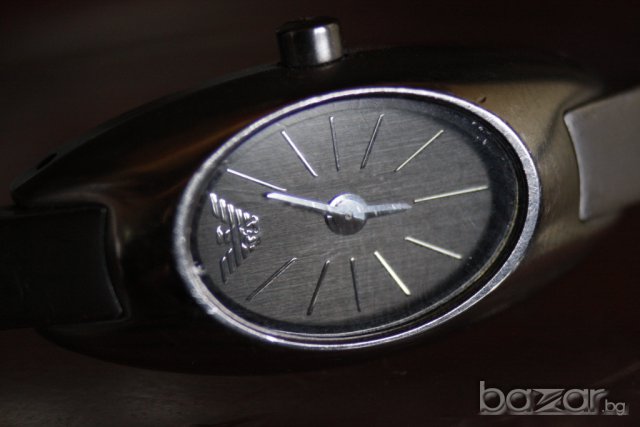 Оригинален дамски часовник Emporio Armani , снимка 1 - Дамски - 7433173