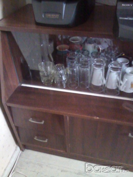 Шкаф-витрина за съдове,прибори и чаши, снимка 1