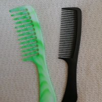 Нов комплект от 2 броя гребени за коса с широки и тесни зъбци в черно и зелено, снимка 2 - Аксесоари за коса - 21577378