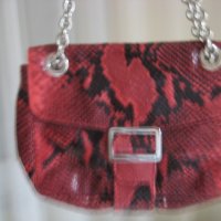 Естествена кожа червена чанта с метална дръжка, снимка 4 - Чанти - 21543638