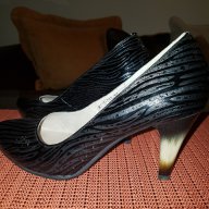 ПРОДАВАМ Обувки на Мегияс, снимка 2 - Дамски ежедневни обувки - 17626999