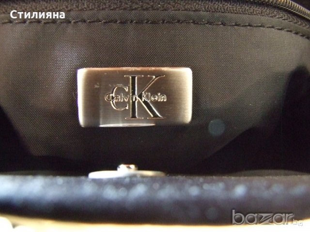 Calvin Klein оригинална малка черна чантичка, снимка 6 - Чанти - 18909261
