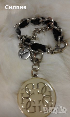 Висулка за чанта GUESS , снимка 3 - Чанти - 22979533