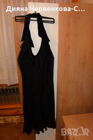 Черна рокля с воали и гол гръб