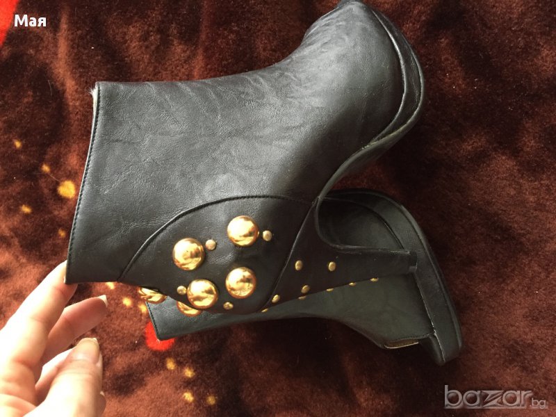 Отворени черни боти със златисти елементи. Размер 36,37, снимка 1