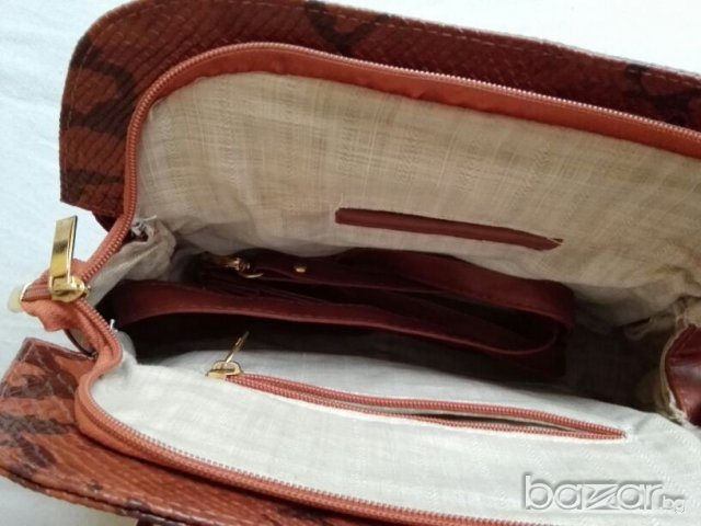 Дамска чанта, снимка 3 - Чанти - 21273750