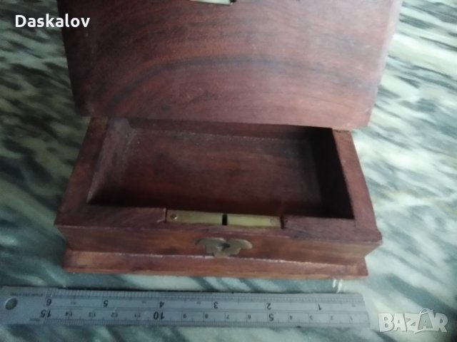 Продавам старинна дървена кутия, снимка 3 - Антикварни и старинни предмети - 26047637