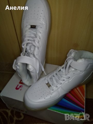 НОВИ Дамски светещи маратонки с лед светлини в подметката, снимка 12 - Маратонки - 24337724