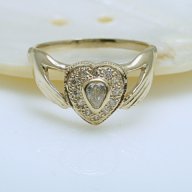 златен пръстен, годежен, РЪЦЕ ДЪРЖАТ СЪРЦЕ - 2.05 грама, размер 53 , снимка 5 - Пръстени - 17294606