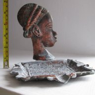 стар Пепелник статуетка бюст негър метал с пирамиди, Африка, снимка 2 - Антикварни и старинни предмети - 16515252