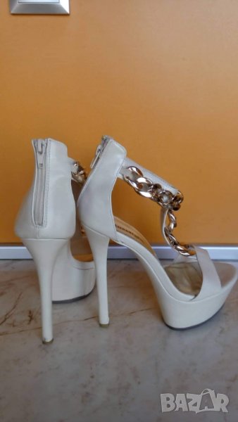 Бежеви сандали със златисто на висок ток, снимка 1