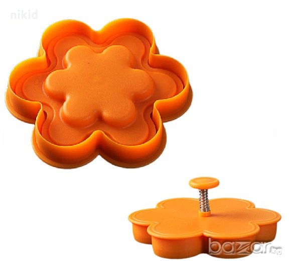 Голямо релефно цвете с бутало пластмасов резец форма за сладки бисквити тесто фондан, снимка 1