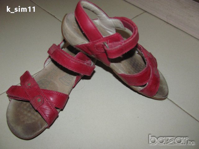Червени кожени сандали на Clarks №30 или UK 11, снимка 2 - Детски сандали и чехли - 15078608