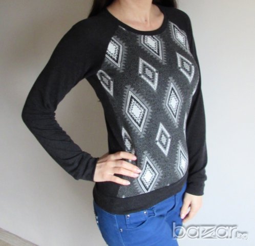 Елегантен пуловер в черно, снимка 3 - Блузи с дълъг ръкав и пуловери - 9655794