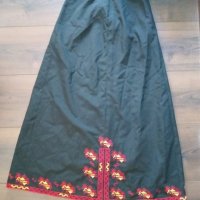 Бродирана пола от народна носия , снимка 2 - Антикварни и старинни предмети - 25863435