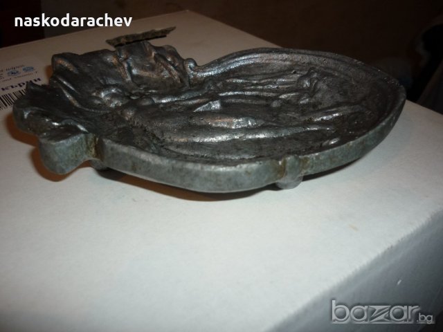 Лят алуминиев пепелник с девойка, снимка 5 - Антикварни и старинни предмети - 20625519