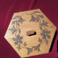 Голяма Дървена Пирографирана Кутия за Бижута, снимка 2 - Антикварни и старинни предмети - 16364764