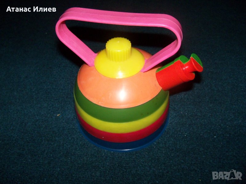 Стара пластмасова играчка чайник - свирка, снимка 1