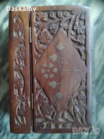 Продавам старинна дървена кутия, снимка 2 - Антикварни и старинни предмети - 26047637