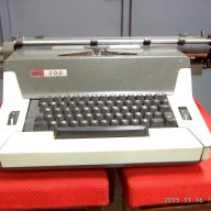 Пишеща машина с дълъг валяк, снимка 2 - Други ценни предмети - 13311019