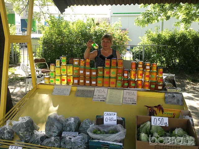 Пчелен мед 100% чист от производител на гарата зад OMV бензиностанцията., снимка 1