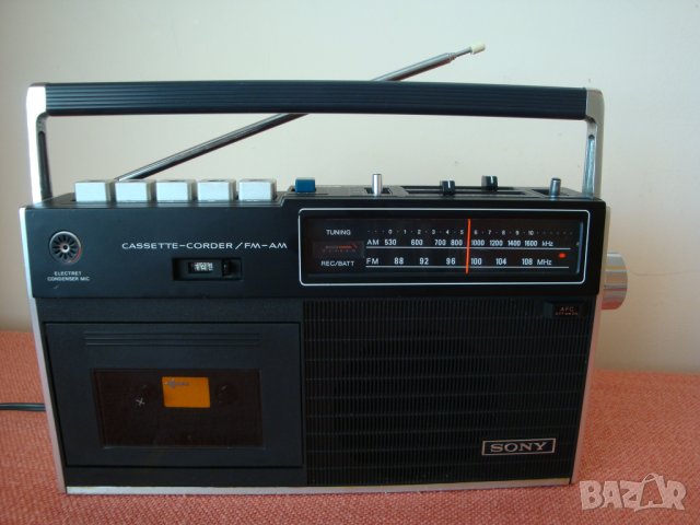 VINTAGE SONY CF-450 AM-FM CASSETTE PORTABLE RADIO                            радиокасетофон , снимка 11 - Радиокасетофони, транзистори - 26042629